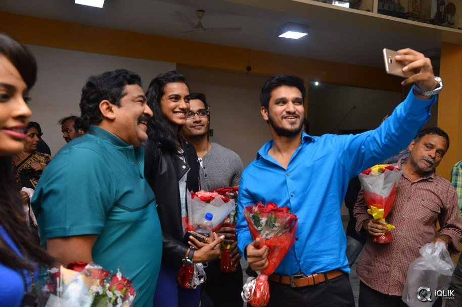 PV-Sindhu-Watched-Ekkadiki-Pothavu-Chinnavada